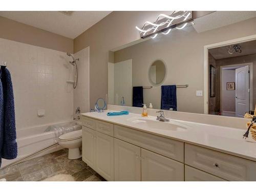 323 Shannon Estates Terrace Sw, Calgary, AB - Indoor Photo Showing Bathroom