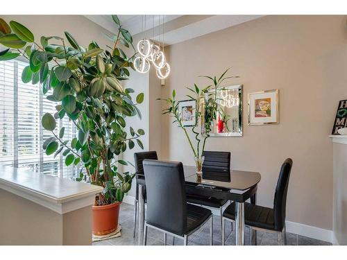 323 Shannon Estates Terrace Sw, Calgary, AB - Indoor Photo Showing Dining Room