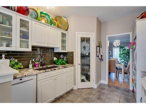 323 Shannon Estates Terrace Sw, Calgary, AB - Indoor Photo Showing Kitchen