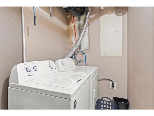 138 Bridleridge Circle Sw, Calgary, AB - Indoor Photo Showing Laundry Room