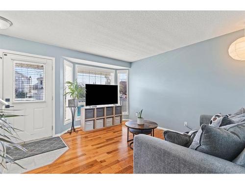 138 Bridleridge Circle Sw, Calgary, AB - Indoor Photo Showing Living Room