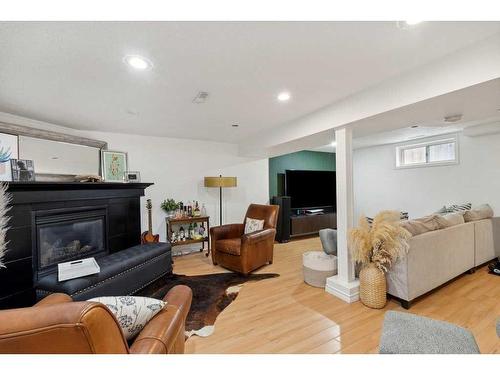 43 Hillgrove Crescent Sw, Calgary, AB - Indoor Photo Showing Living Room With Fireplace