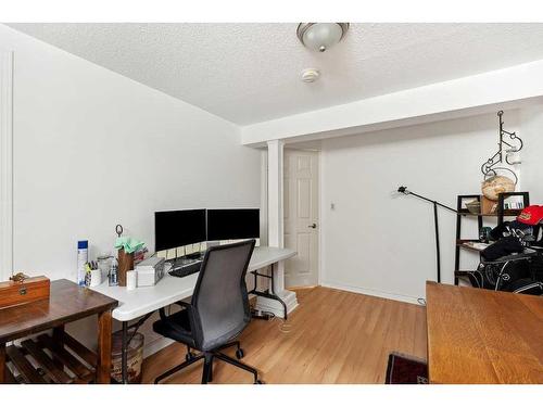 43 Hillgrove Crescent Sw, Calgary, AB - Indoor Photo Showing Office