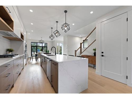 4608 82 Street Nw, Calgary, AB - Indoor Photo Showing Kitchen With Upgraded Kitchen