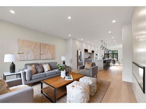 4608 82 Street Nw, Calgary, AB - Indoor Photo Showing Living Room