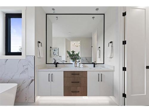 4608 82 Street Nw, Calgary, AB - Indoor Photo Showing Bathroom