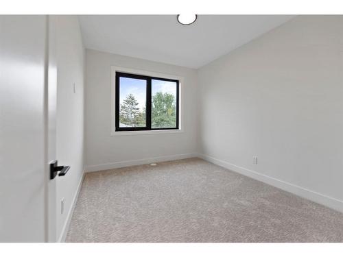 4608 82 Street Nw, Calgary, AB - Indoor Photo Showing Other Room