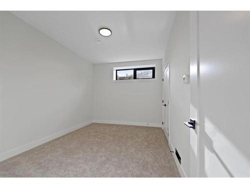 4608 82 Street Nw, Calgary, AB - Indoor Photo Showing Other Room