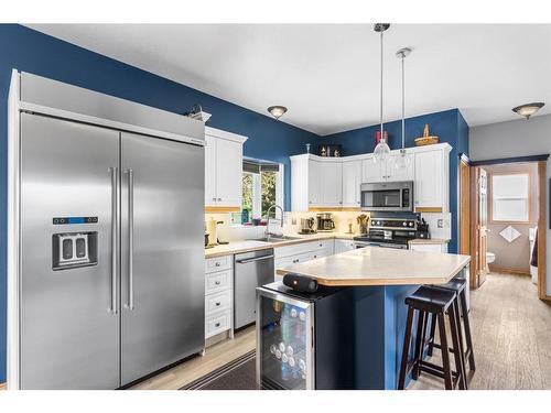 6215 Douglas Place, Olds, AB - Indoor Photo Showing Kitchen With Upgraded Kitchen