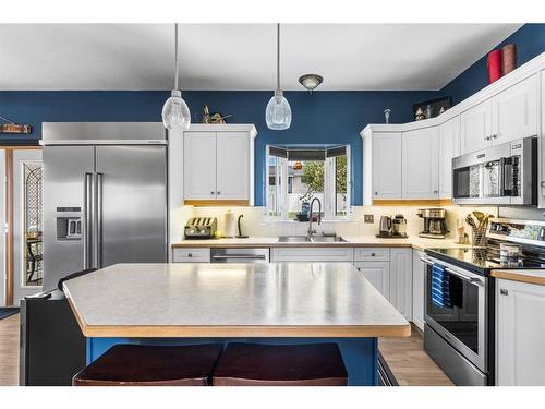 6215 Douglas Place, Olds, AB - Indoor Photo Showing Kitchen With Double Sink