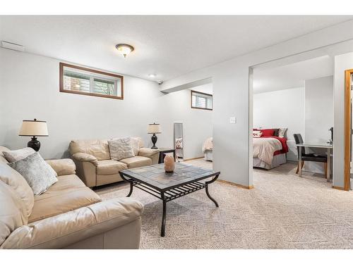 6215 Douglas Place, Olds, AB - Indoor Photo Showing Living Room