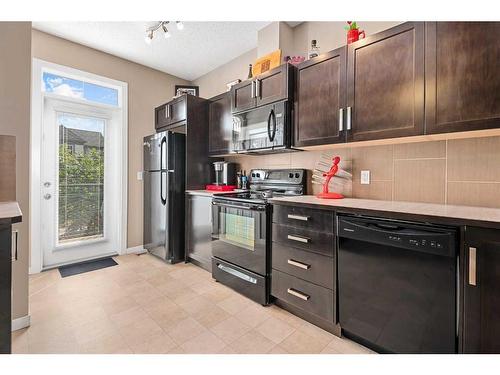 114 New Brighton Landing Se, Calgary, AB - Indoor Photo Showing Kitchen