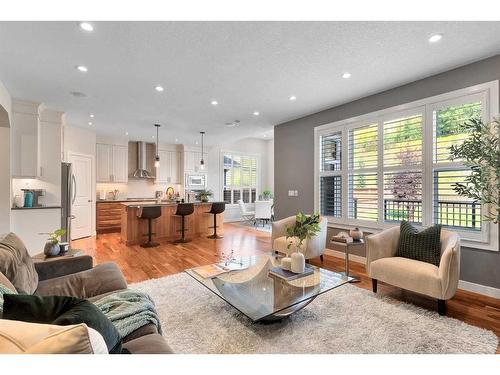 91 Cranbrook Crescent Se, Calgary, AB - Indoor Photo Showing Living Room