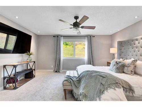 91 Cranbrook Crescent Se, Calgary, AB - Indoor Photo Showing Bedroom