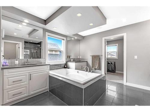 91 Cranbrook Crescent Se, Calgary, AB - Indoor Photo Showing Bathroom