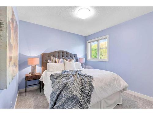 91 Cranbrook Crescent Se, Calgary, AB - Indoor Photo Showing Bedroom