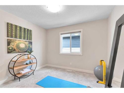 91 Cranbrook Crescent Se, Calgary, AB - Indoor Photo Showing Other Room