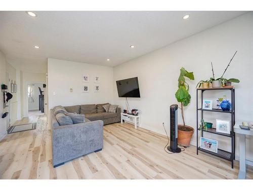 5029 North Haven Drive Nw, Calgary, AB - Indoor Photo Showing Living Room