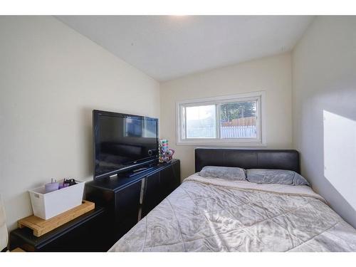 5029 North Haven Drive Nw, Calgary, AB - Indoor Photo Showing Bedroom