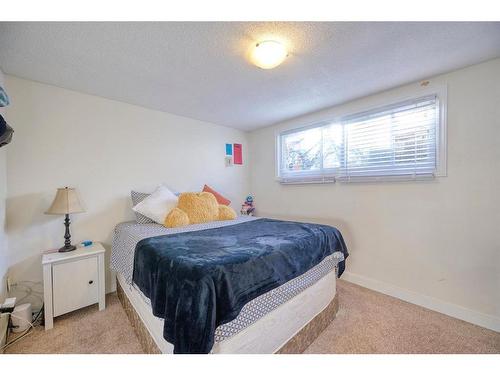 5029 North Haven Drive Nw, Calgary, AB - Indoor Photo Showing Bedroom