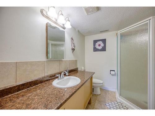 5029 North Haven Drive Nw, Calgary, AB - Indoor Photo Showing Bathroom