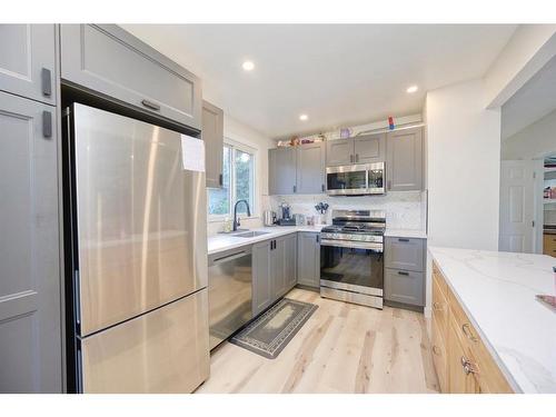 5029 North Haven Drive Nw, Calgary, AB - Indoor Photo Showing Kitchen With Stainless Steel Kitchen With Upgraded Kitchen