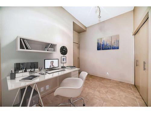 209-8710 Horton Road Sw, Calgary, AB - Indoor Photo Showing Kitchen With Double Sink