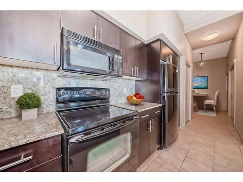 209-8710 Horton Road Sw, Calgary, AB - Indoor Photo Showing Kitchen