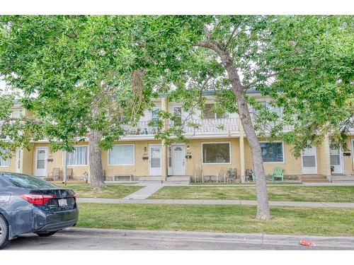 304-2211 19 Street Ne, Calgary, AB - Outdoor With Facade