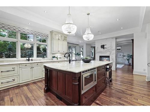 1131 Dorchester Avenue Sw, Calgary, AB - Indoor Photo Showing Kitchen With Upgraded Kitchen