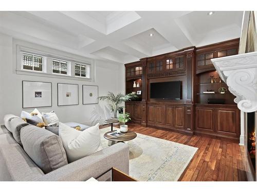 1131 Dorchester Avenue Sw, Calgary, AB - Indoor Photo Showing Living Room