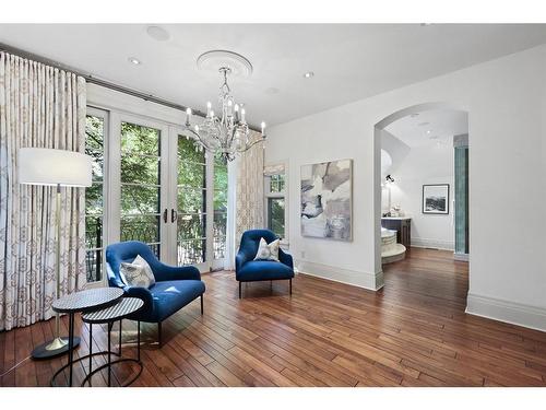 1131 Dorchester Avenue Sw, Calgary, AB - Indoor Photo Showing Living Room