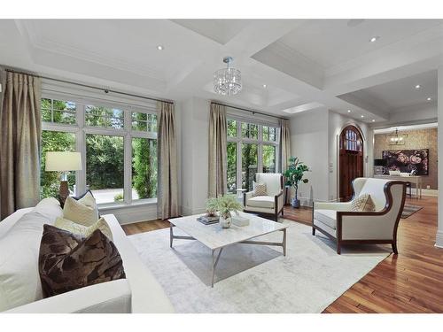 1131 Dorchester Avenue Sw, Calgary, AB - Indoor Photo Showing Living Room