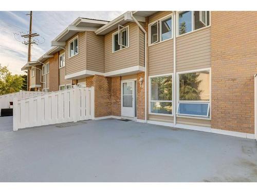 49-116 Silver Crest Drive Nw, Calgary, AB - Outdoor With Exterior