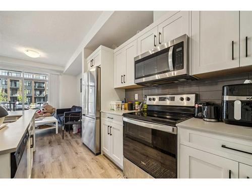 4111-200 Seton Circle Se, Calgary, AB - Indoor Photo Showing Kitchen With Upgraded Kitchen