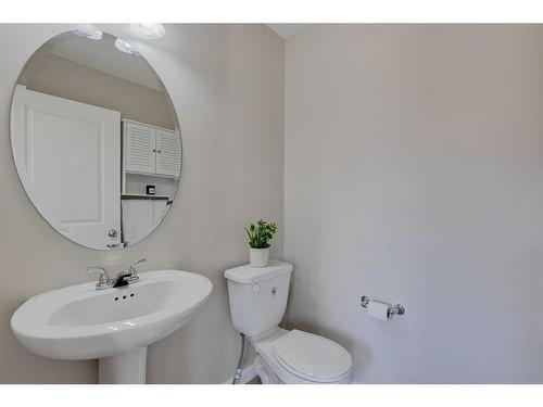 128 Copperpond Parade Se, Calgary, AB - Indoor Photo Showing Bathroom