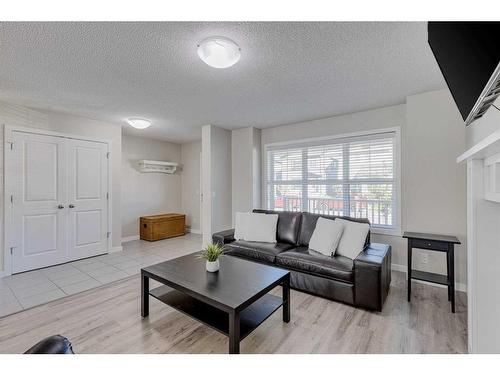 128 Copperpond Parade Se, Calgary, AB - Indoor Photo Showing Living Room