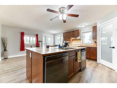 244062 Range Road 251, Rural Wheatland County, AB - Indoor Photo Showing Kitchen With Double Sink