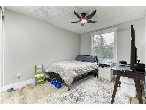 244062 Range Road 251, Rural Wheatland County, AB - Indoor Photo Showing Bedroom