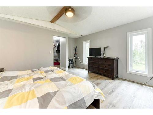 244062 Range Road 251, Rural Wheatland County, AB - Indoor Photo Showing Bedroom