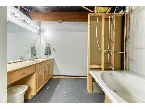 244062 Range Road 251, Rural Wheatland County, AB - Indoor Photo Showing Bathroom