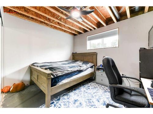 244062 Range Road 251, Rural Wheatland County, AB - Indoor Photo Showing Bedroom