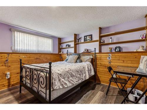 6824 4 Avenue Ne, Calgary, AB - Indoor Photo Showing Bedroom