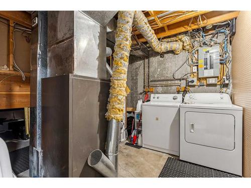 6824 4 Avenue Ne, Calgary, AB - Indoor Photo Showing Laundry Room