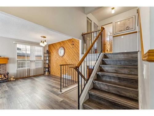 6824 4 Avenue Ne, Calgary, AB - Indoor Photo Showing Other Room