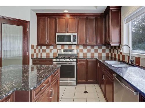 133 Tusslewood Heights Nw, Calgary, AB - Indoor Photo Showing Kitchen With Double Sink With Upgraded Kitchen