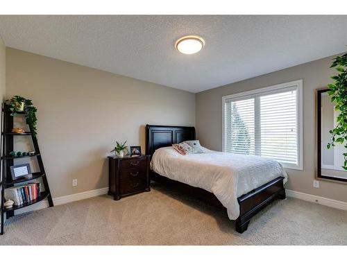 194 Valley Pointe Way Nw, Calgary, AB - Indoor Photo Showing Bedroom