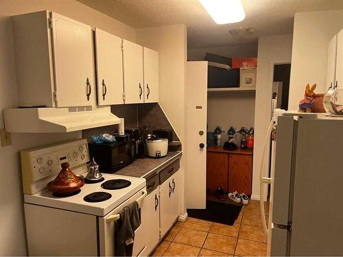 305-4328 4 Street Nw, Calgary, AB - Indoor Photo Showing Kitchen