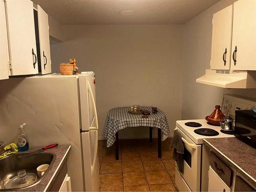 305-4328 4 Street Nw, Calgary, AB - Indoor Photo Showing Kitchen