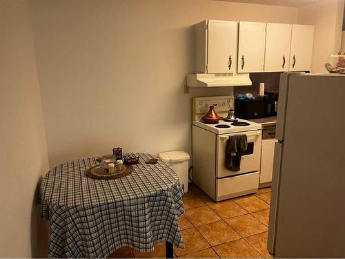 305-4328 4 Street Nw, Calgary, AB - Indoor Photo Showing Kitchen